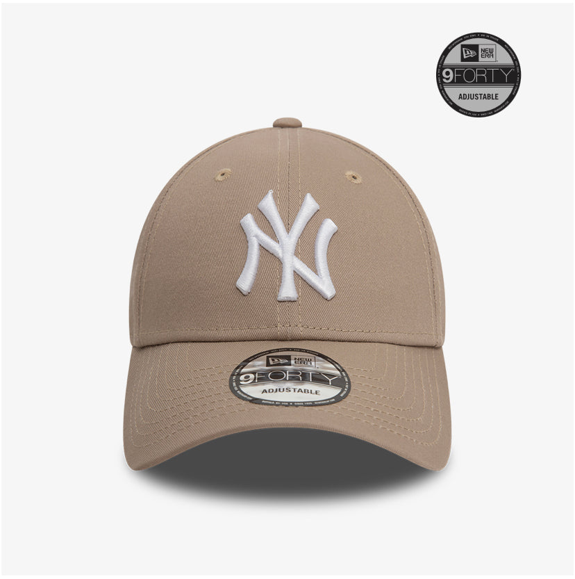 New era derhúfa - New York Yankees League Essential Pastel Brown 9FORTY Adjustable Cap