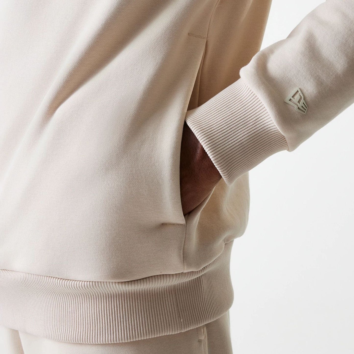 New Era Hettupeysa - Tech Light Beige Oversized Pullover Hoodie