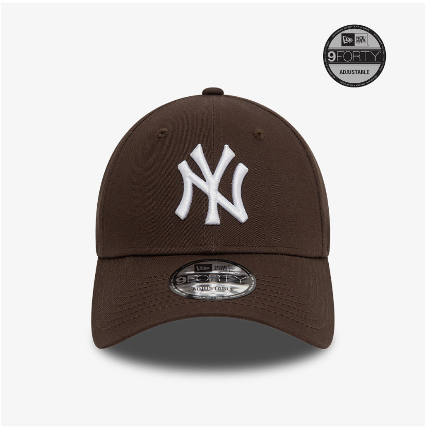 New era derhúfa - New York Yankees League Essential Dark Brown 9FORTY Adjustable Cap